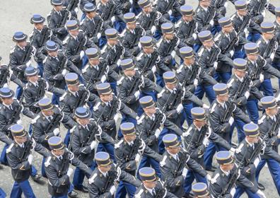 Imagen secundaria 1 - Lo que vieron (y retrataron) los espectadores del Desfile de las Fuerzas Armadas