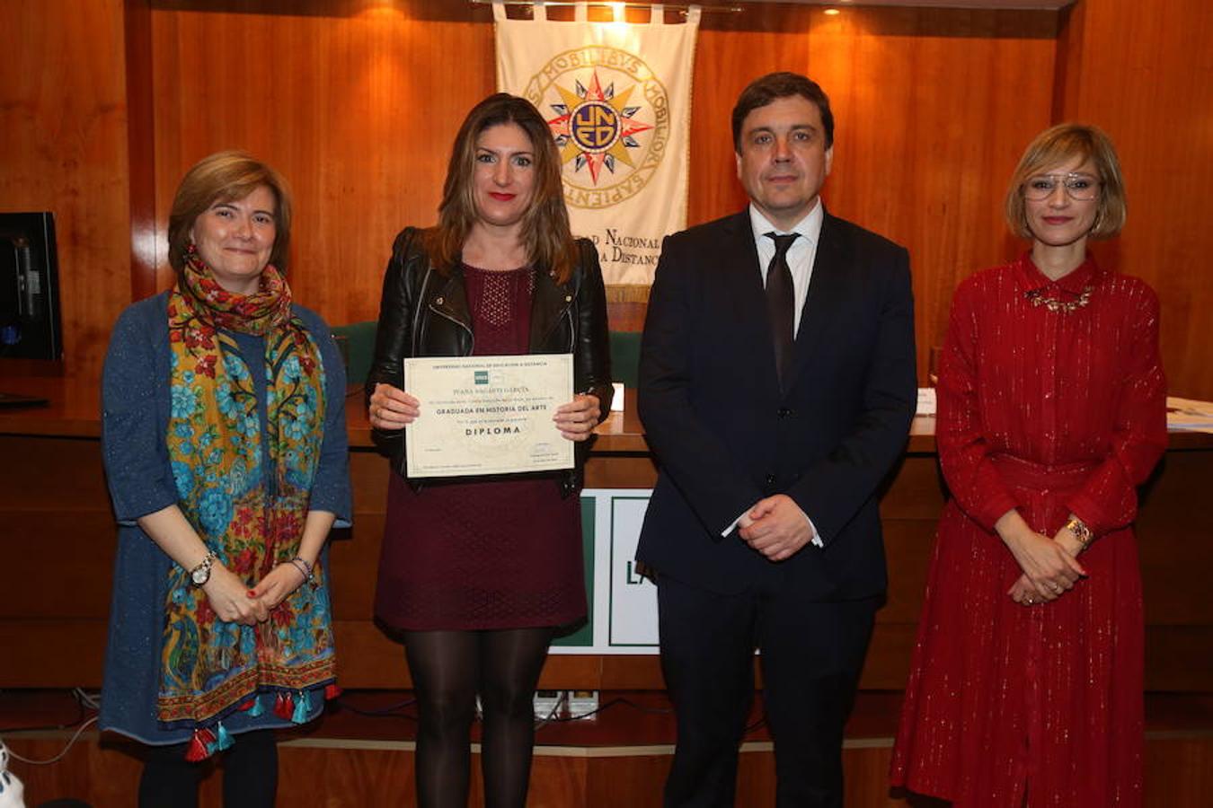 Entrega de diplomas de la UNED que ha tenido lugar en la sede del centro, con asistencia del consejero de Educación, Alberto Galiana, y de la concejal de Familia, Paloma Corres.