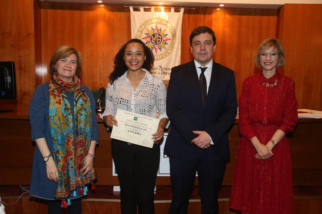 Entrega de diplomas de la UNED que ha tenido lugar en la sede del centro, con asistencia del consejero de Educación, Alberto Galiana, y de la concejal de Familia, Paloma Corres.