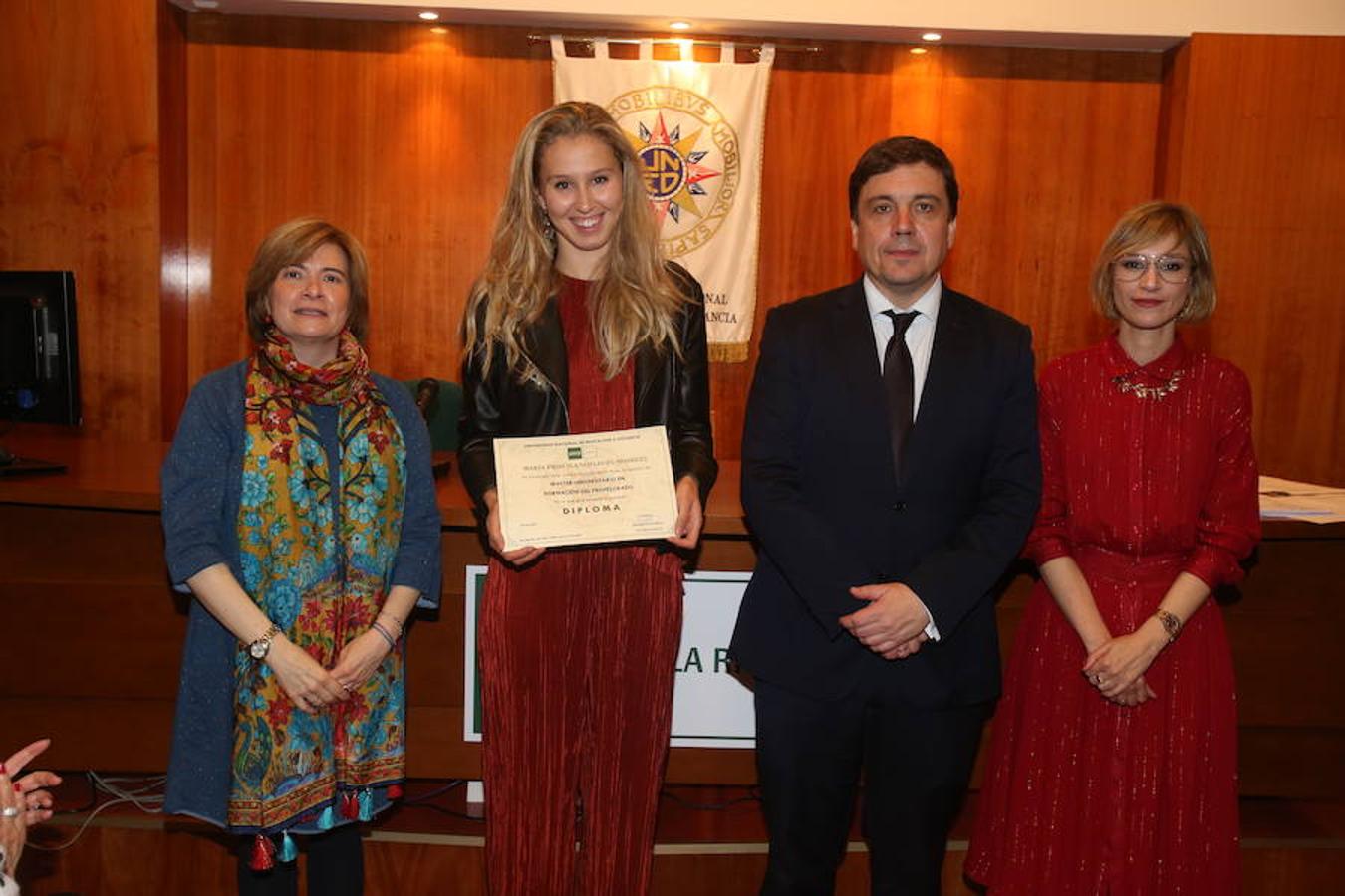 Entrega de diplomas de la UNED que ha tenido lugar en la sede del centro, con asistencia del consejero de Educación, Alberto Galiana, y de la concejal de Familia, Paloma Corres.