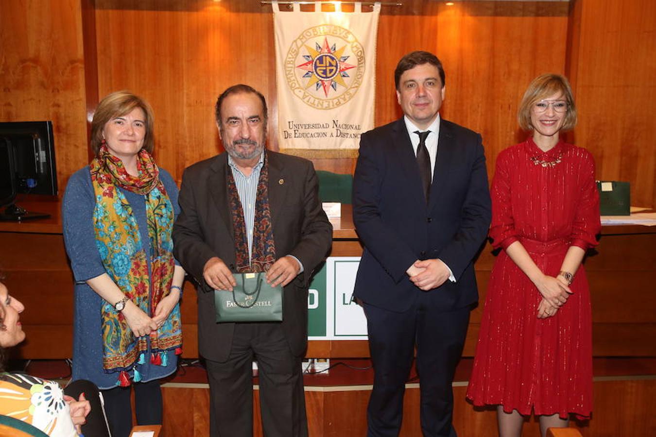 Entrega de diplomas de la UNED que ha tenido lugar en la sede del centro, con asistencia del consejero de Educación, Alberto Galiana, y de la concejal de Familia, Paloma Corres.