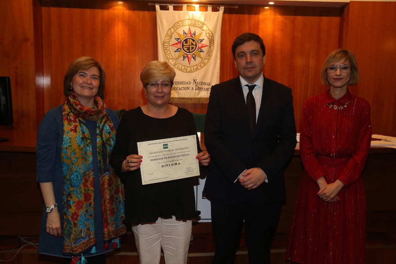 Entrega de diplomas de la UNED que ha tenido lugar en la sede del centro, con asistencia del consejero de Educación, Alberto Galiana, y de la concejal de Familia, Paloma Corres.