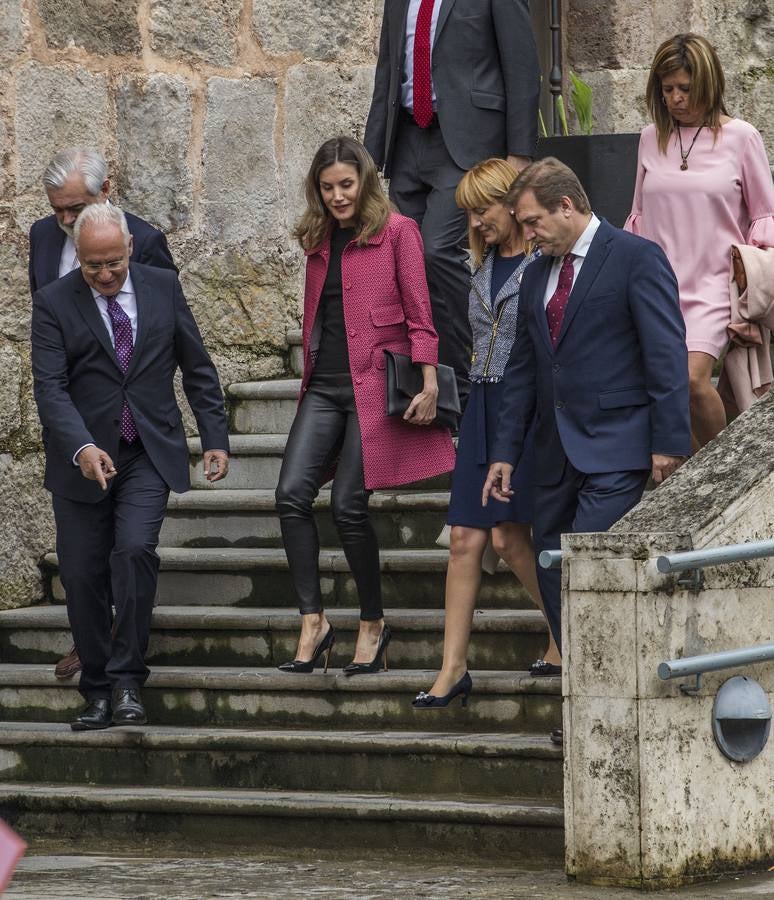 La Reina Letizia inauguró ayer en San Millán el seminario sobre el lenguaje en la era de la posverdad.