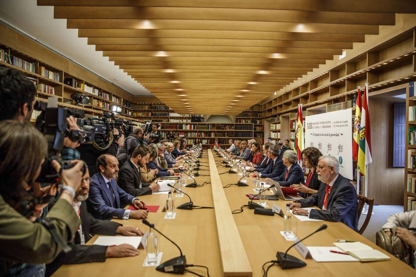 La Reina Letizia inauguró ayer en San Millán el seminario sobre el lenguaje en la era de la posverdad.