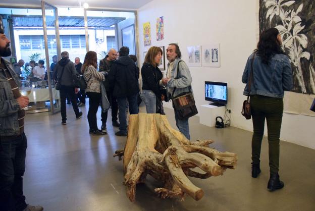 Inauguración, ayer tarde, de la exposición 'E.D.E.N.' en La Lonja. :: miguel herreros