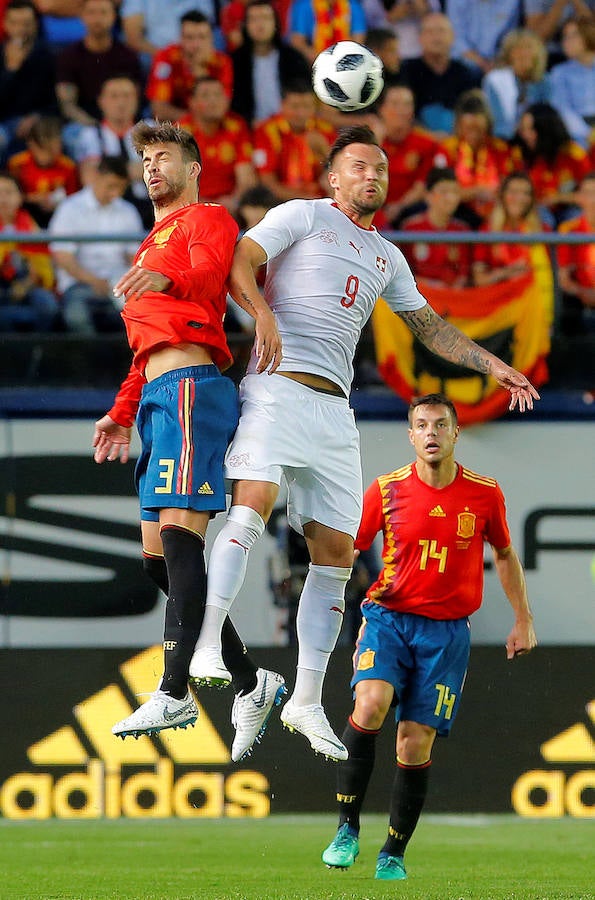 El Estadio de la Cerámica acoge este amistoso de preparación para el Mundial, competición en la que España debutará el viernes 15 ante Portugal, mientras que Suiza tendrá que esperar dos días más para enfrentarse a su primer rival, la Brasil de Neymar.