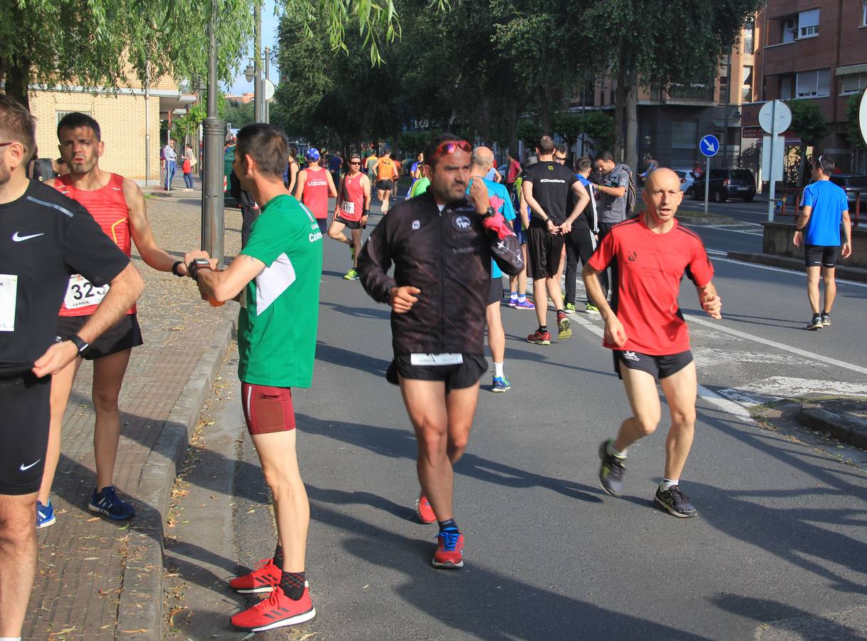 Imágnes de la salida de los participantes en la Media Maratón de La Rioja.