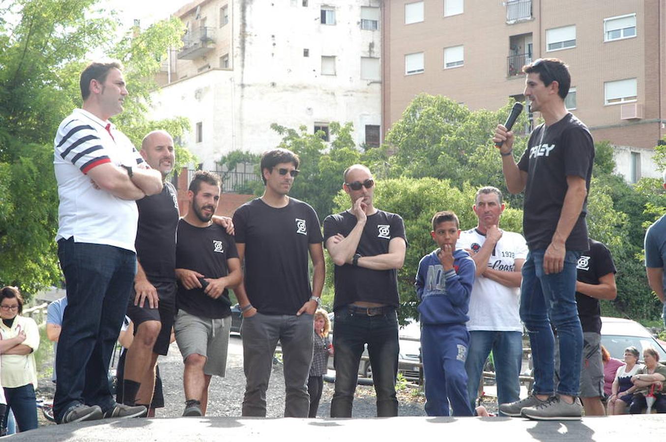 El pasado sábado se inauguró en Igea un circuito pump track para bicicletas con las que realizar saltos y piruetas. El medallista olímpico Carlos Coloma inauguró las instalaciones denominadas Dyno Pumptrack Igea junto al parque del río Linares. 