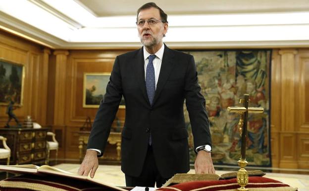 Imagen. Mariano Rajoy, prometiendo su cargo.