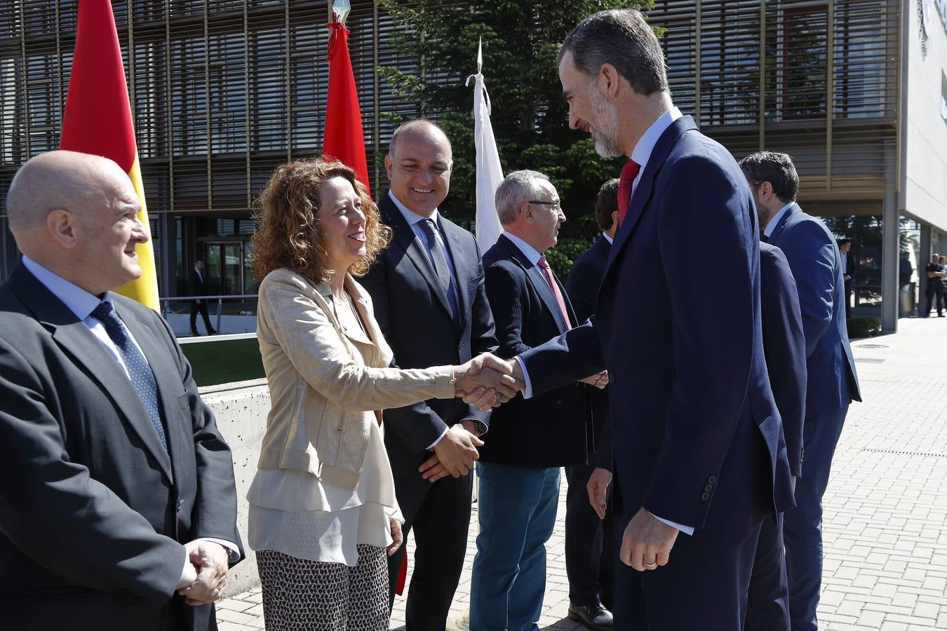 El monarca ha visitado a los jugadores del combinado nacional y a toda la delegación española en la Ciudad del Fútbol de Las Rozas