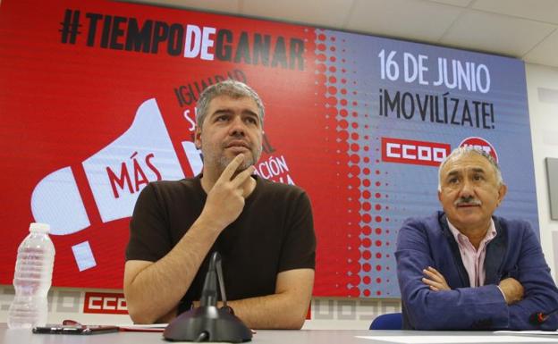 Los secretarios generales de UGT y CCOO, Pepe Álvarez (d) y Unai Sordo.