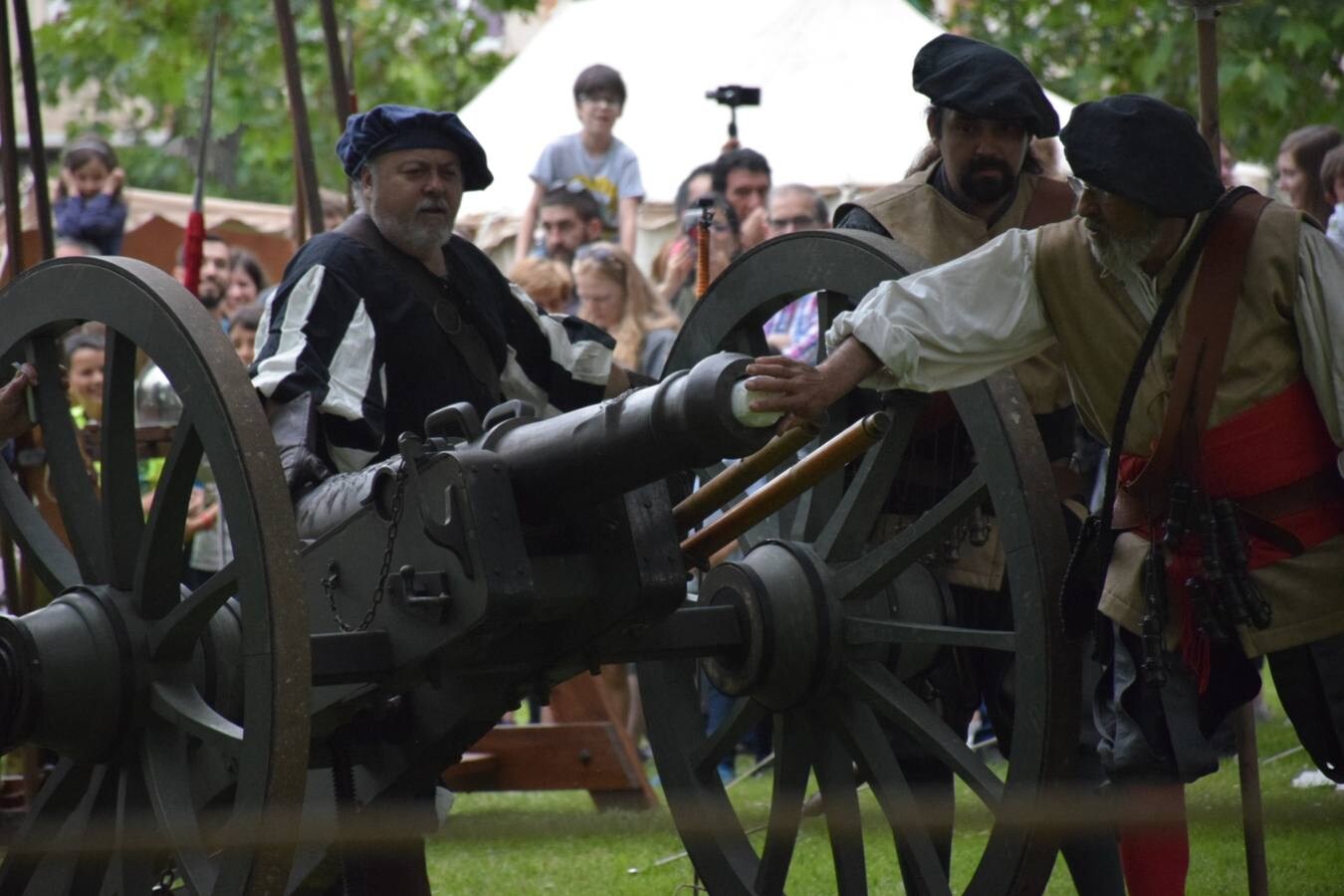 Fotos: San Bernabé: los logroñeses prueban puntería en los campamentos