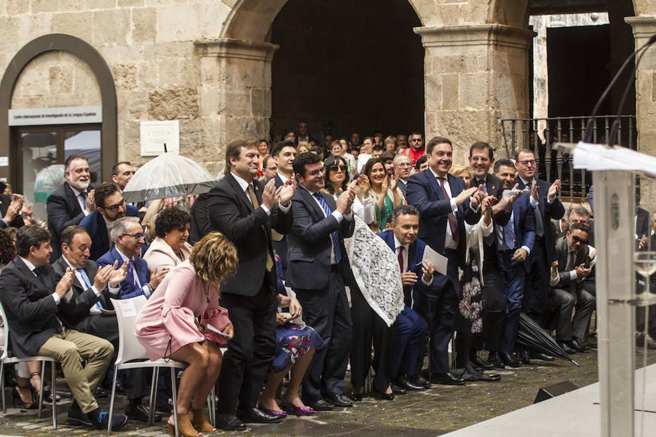 Algunos gestos y algunas anécdotas surgidas en torno a la celebración del Día de La Rioja que se ha celebrado en San Millán de la Cogolla donde la lluvia también ha querido ser protagonista.