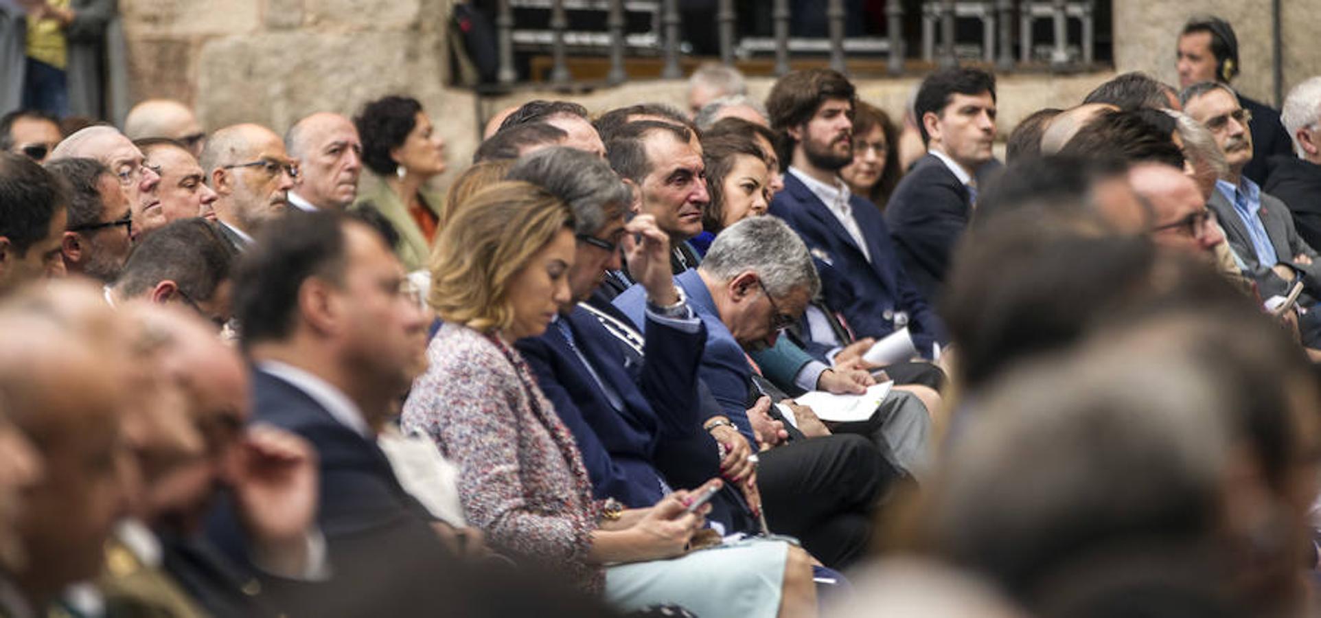 Algunos gestos y algunas anécdotas surgidas en torno a la celebración del Día de La Rioja que se ha celebrado en San Millán de la Cogolla donde la lluvia también ha querido ser protagonista.