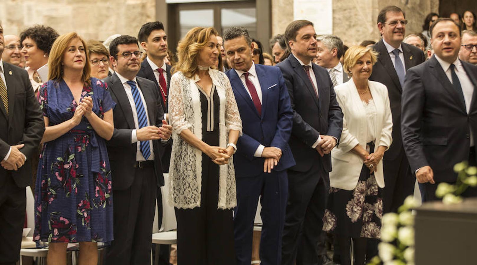 Algunos gestos y algunas anécdotas surgidas en torno a la celebración del Día de La Rioja que se ha celebrado en San Millán de la Cogolla donde la lluvia también ha querido ser protagonista.