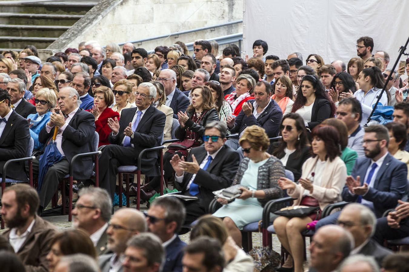 Selección de imágenes del público asistente esta mañana a los actos del Día de La Rioja que han tenido lugar en San Millán.