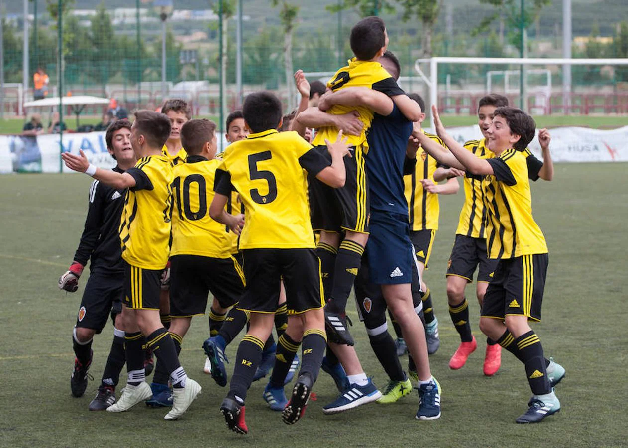 Esta mañana se han celebrado las finales del XIV Torneo Nacional Alevín F7 organizado por el Valvanera CD y en el que han participado 80 equipos en las instalaciones de Pradoviejo.