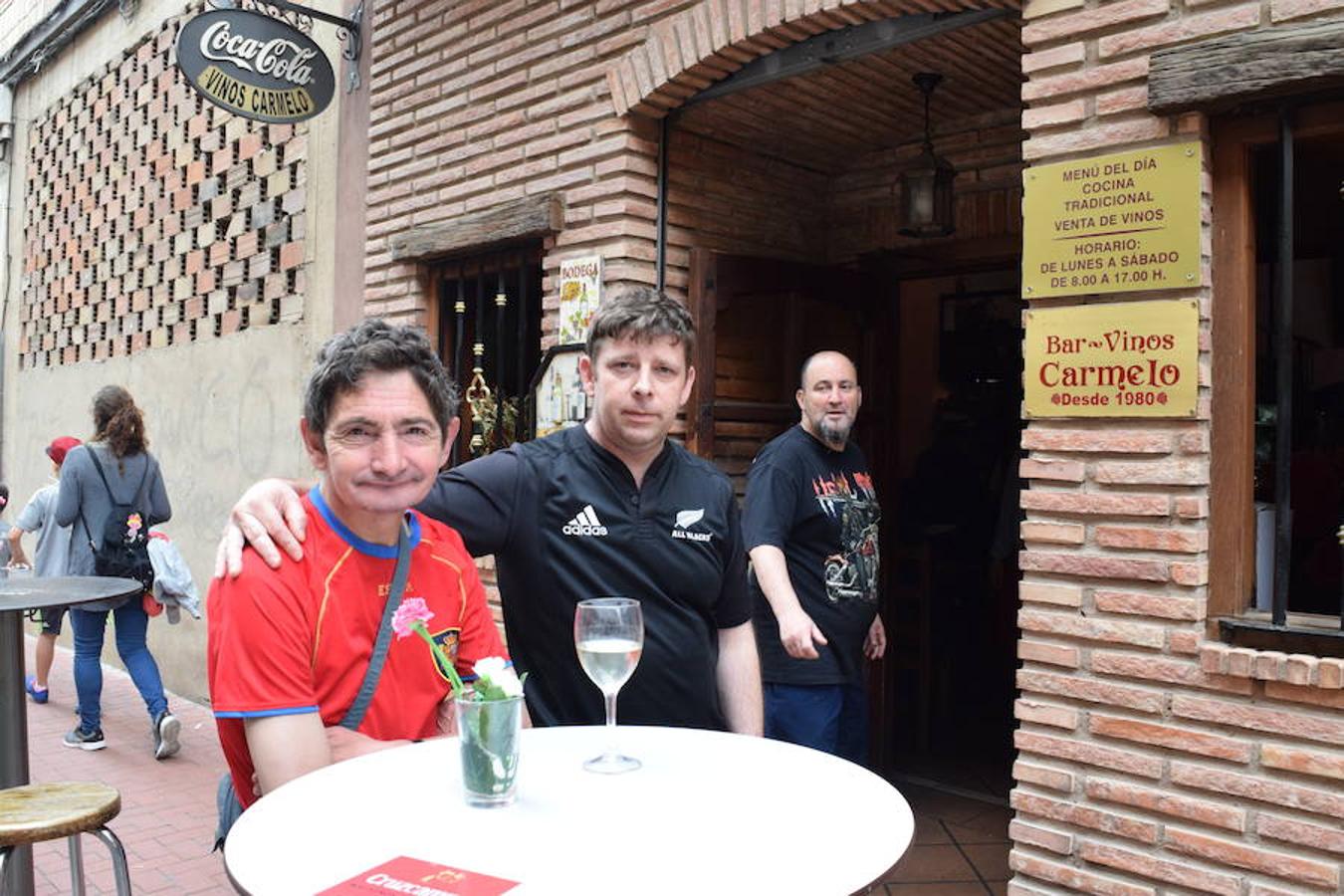 Fiesta solidaria con hinchables y dragón tragantúa celebrada en la calle Beratúa organizada por la Peña la Simpatía y la Federación de Peñas de Logroño.