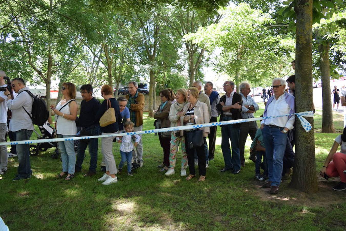 Cañones de otros tiempos y el mismo estruendo. Pólvora, plomo y lumbre para preparar buenas andanadas. Alrededor del Ebro los arcabuceros también hacían resonar sus armas en una recreación militar de época con la evocación de la vida castrense de 1521 con los soldados vestidos al uso.