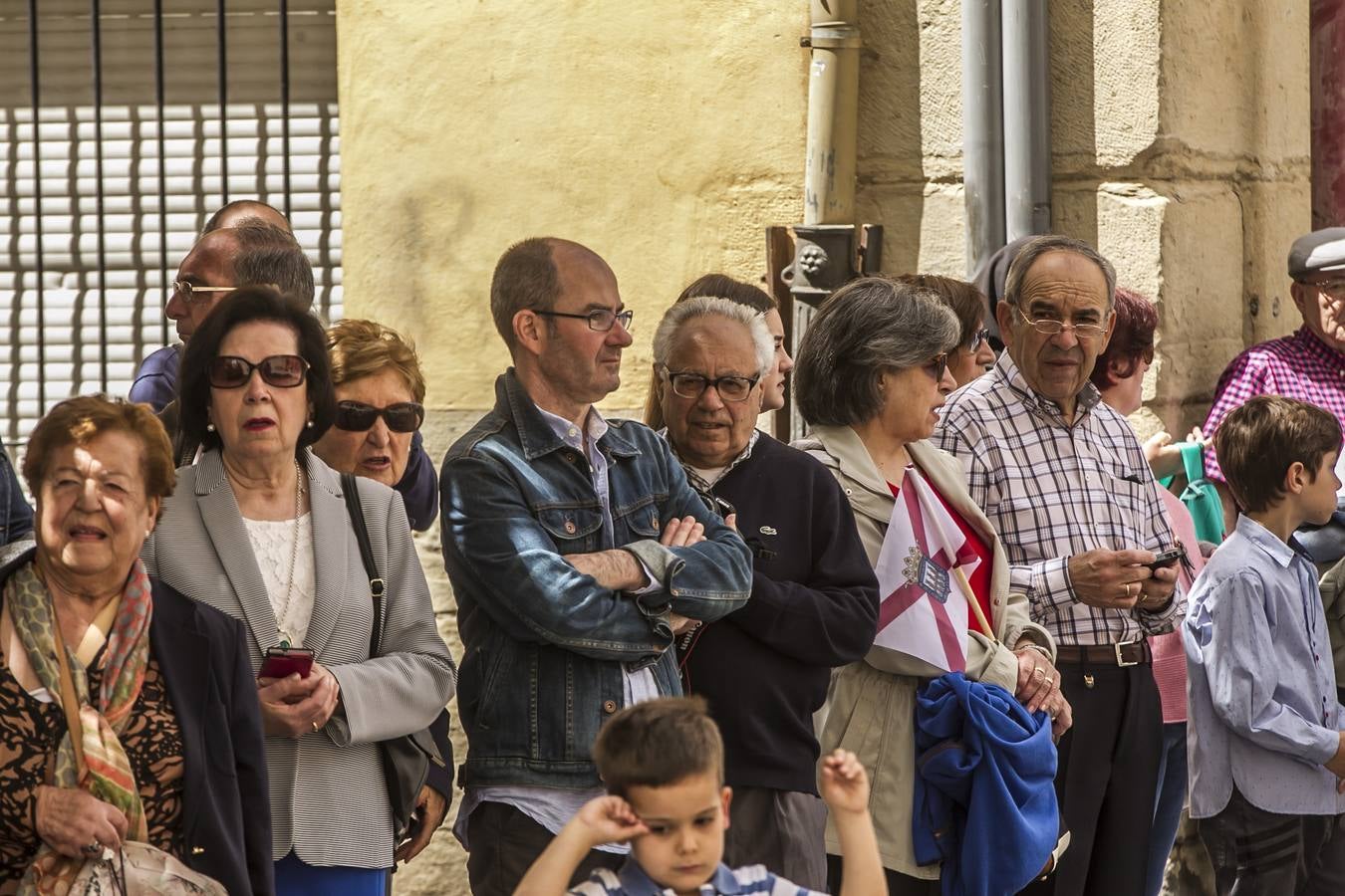 Fotos: Gamarra dedica los &#039;banderazos&#039; de San Bernabé a la Agrupación Municipal de Protección Civil y las sociedades gastronómicas logroñesas