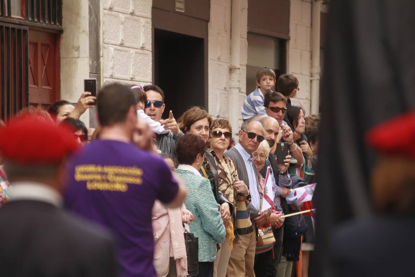 Fotos: Gamarra dedica los &#039;banderazos&#039; de San Bernabé a la Agrupación Municipal de Protección Civil y las sociedades gastronómicas logroñesas