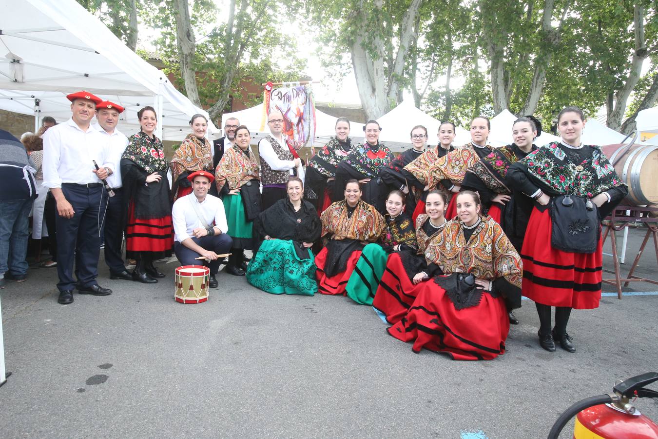 Fotos: Logroño volvió a cumplir con la tradición del pan y el pez por San Bernabé (I)