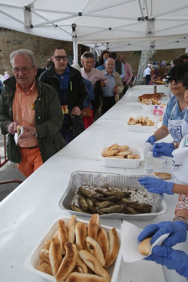 Fotos: Logroño volvió a cumplir con la tradición del pan y el pez por San Bernabé (I)