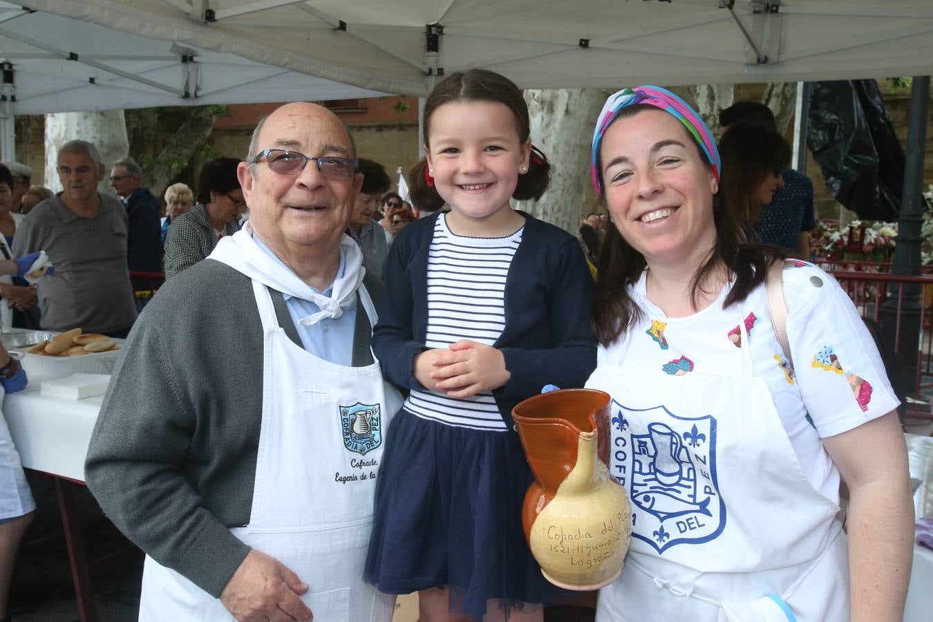 Fotos: Logroño volvió a cumplir con la tradición del pan y el pez por San Bernabé (II)