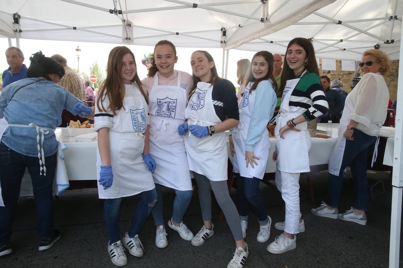 Fotos: Logroño volvió a cumplir con la tradición del pan y el pez por San Bernabé (II)