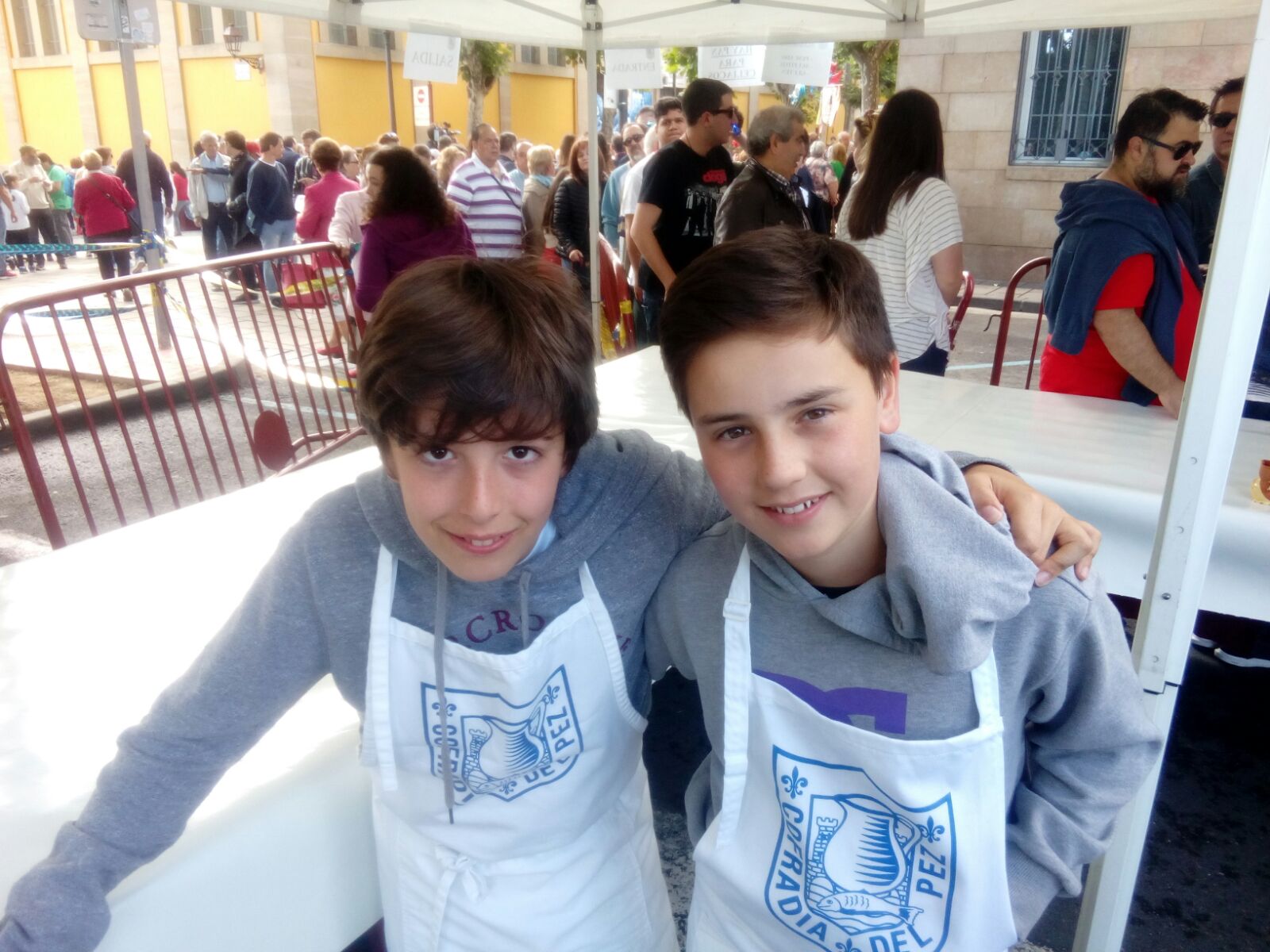 Fotos: Los logroñeses disfrutan del pan y el pez en San Bernabé