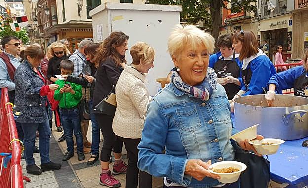 Los logroñeses degustan el toro (que no es toro)