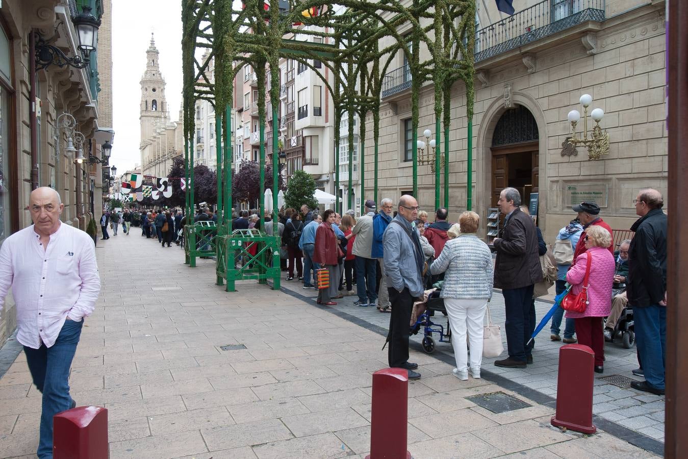 Los logroñeses cumplen con voto de San Bernabé con 1.500 raciones de toro guisado