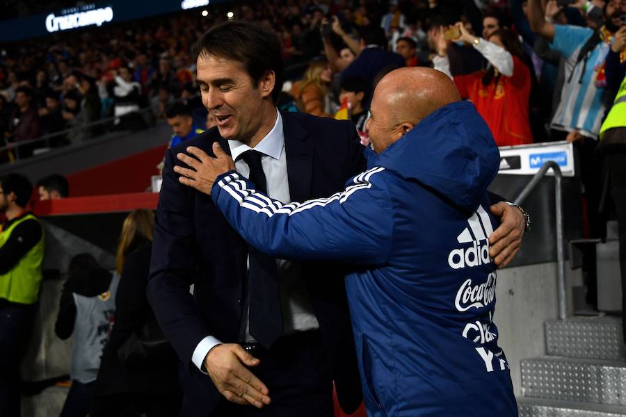 A dos días del debut de la selección española en el Mundial de Rusia contra Portugal, Luis Rubiales ha anunciado la destitución del seleccionador Julen Lopetegui. En sus dos años al frente del combinado nacional, el nuevo técnico del Real Madrid ha logrado la clasificación para el Mundial de forma brillante y sin conocer la derrota.