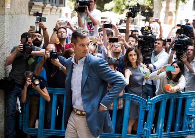 El exduque de Palma, a su llegada a la Audiencia Provincial. :: JAIME REINA / afp