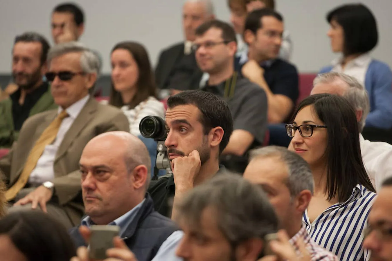 El Aula Magna del Edificio Quintiliano ha albergado el acto de investidura de los nuevos doctores y entrega de los Premios Extraordinarios de Doctorado de la Universidad de La Rioja.