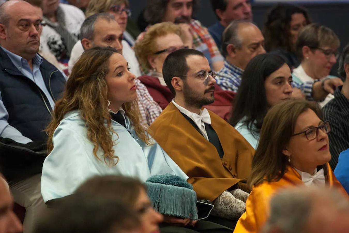 El Aula Magna del Edificio Quintiliano ha albergado el acto de investidura de los nuevos doctores y entrega de los Premios Extraordinarios de Doctorado de la Universidad de La Rioja.