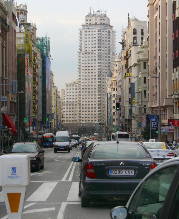 Madrid. Circulación en la Gran Vía de la capital española. :: EFE
