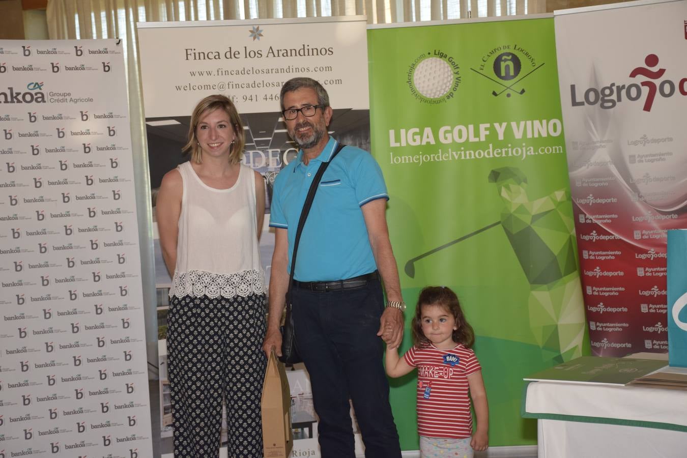 Los ganadores del torneo de la LIga de Golf y Vino recibieron sus premios.