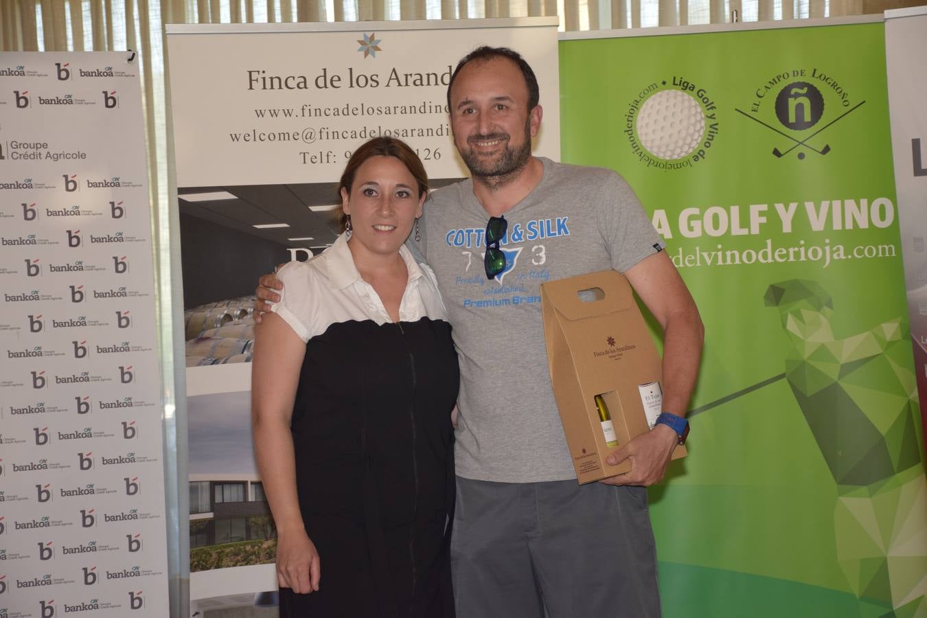 Los ganadores del torneo de la LIga de Golf y Vino recibieron sus premios.