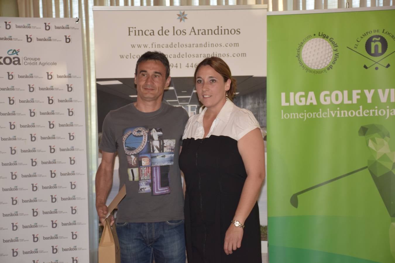 Los ganadores del torneo de la LIga de Golf y Vino recibieron sus premios.