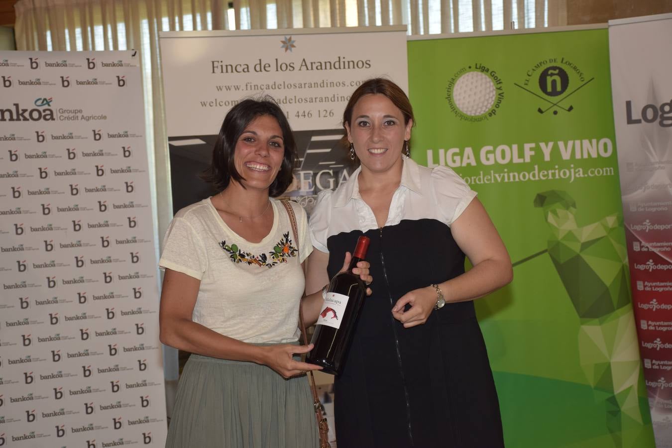 Los ganadores del torneo de la LIga de Golf y Vino recibieron sus premios.