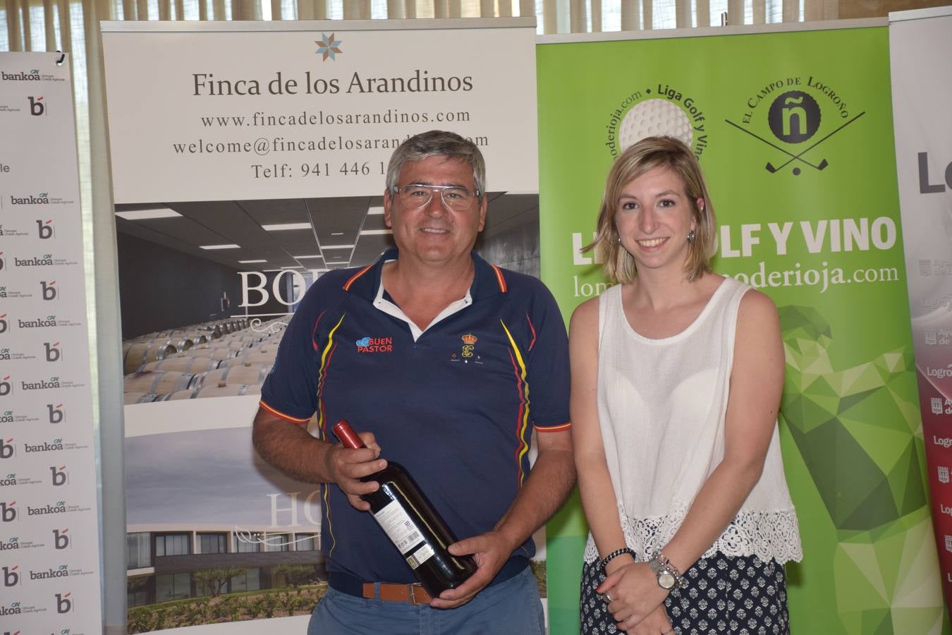 Los ganadores del torneo de la LIga de Golf y Vino recibieron sus premios.