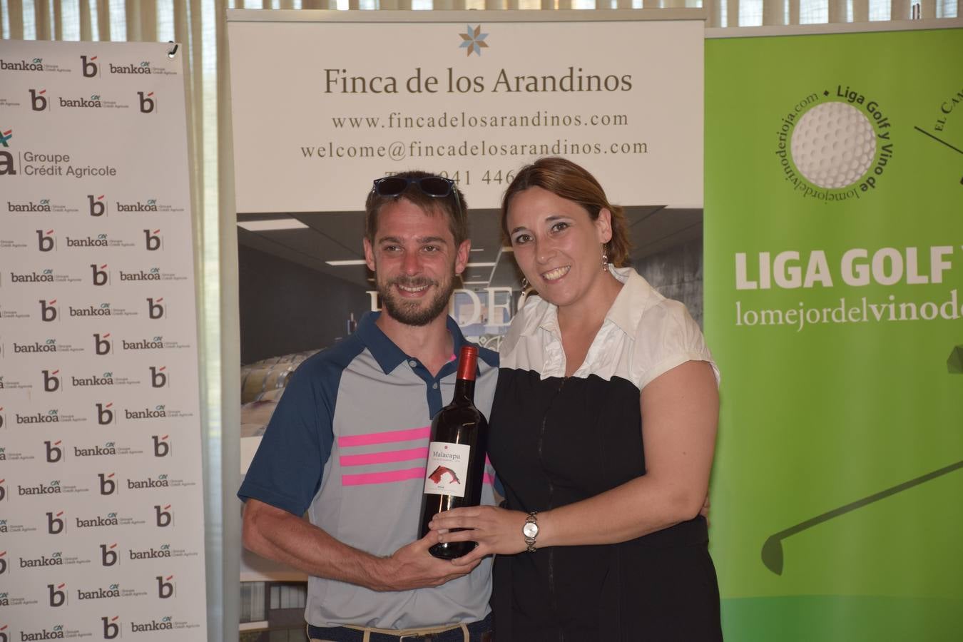 Los ganadores del torneo de la LIga de Golf y Vino recibieron sus premios.