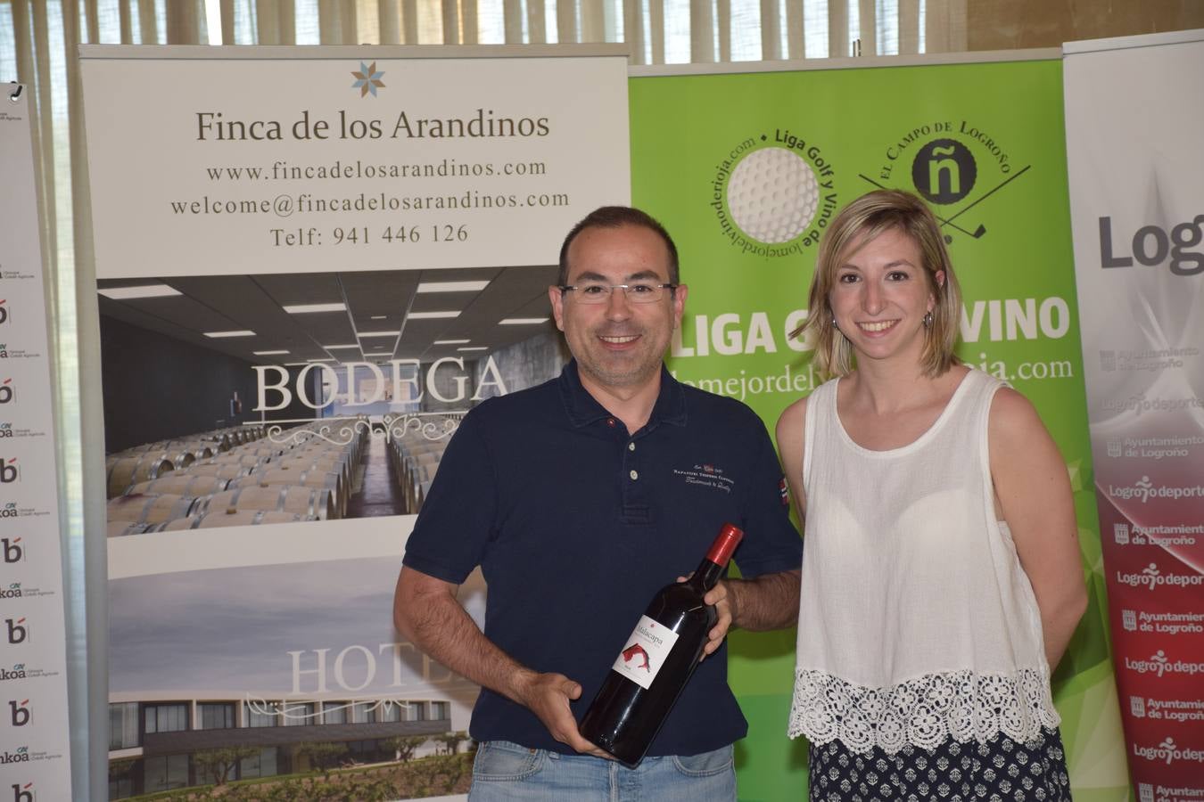 Los ganadores del torneo de la LIga de Golf y Vino recibieron sus premios.