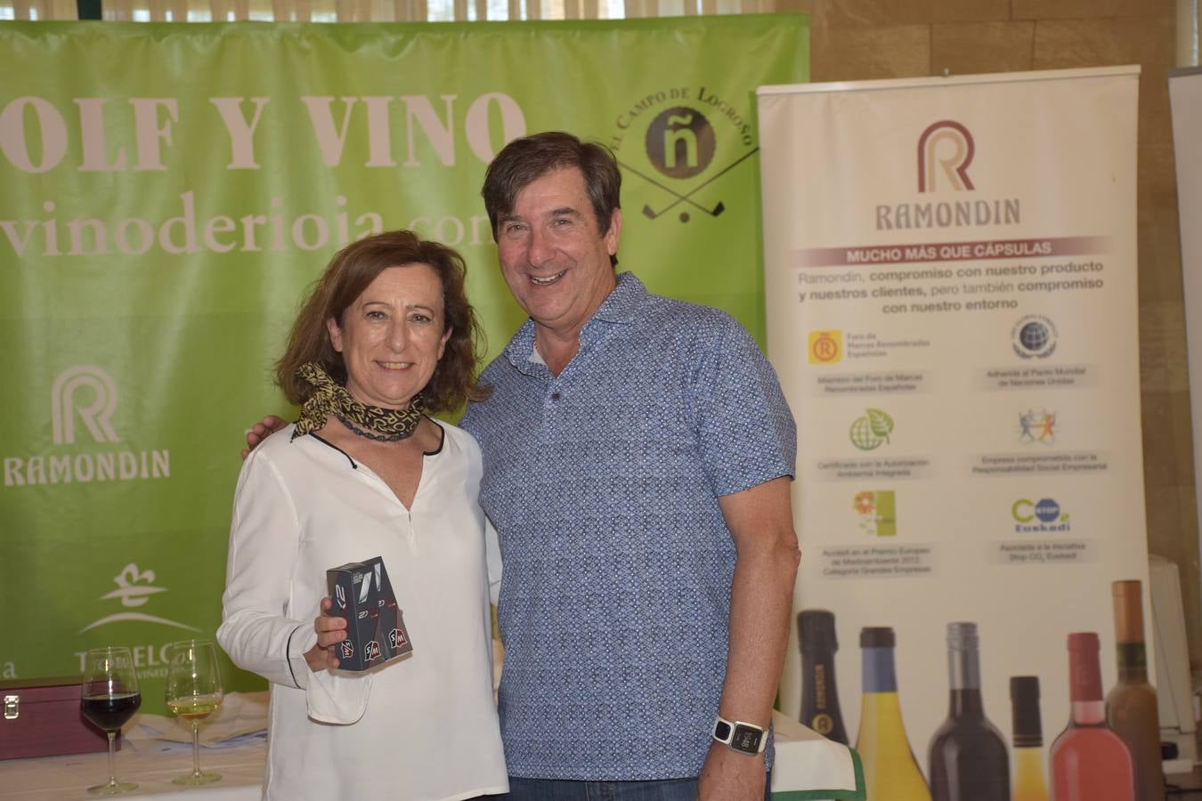 Los ganadores del torneo de la LIga de Golf y Vino recibieron sus premios.