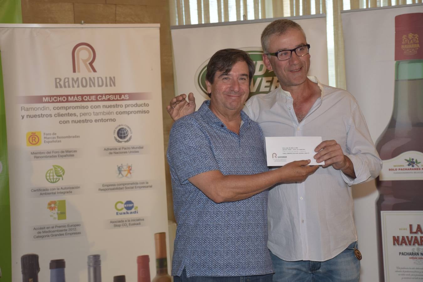 Los ganadores del torneo de la LIga de Golf y Vino recibieron sus premios.