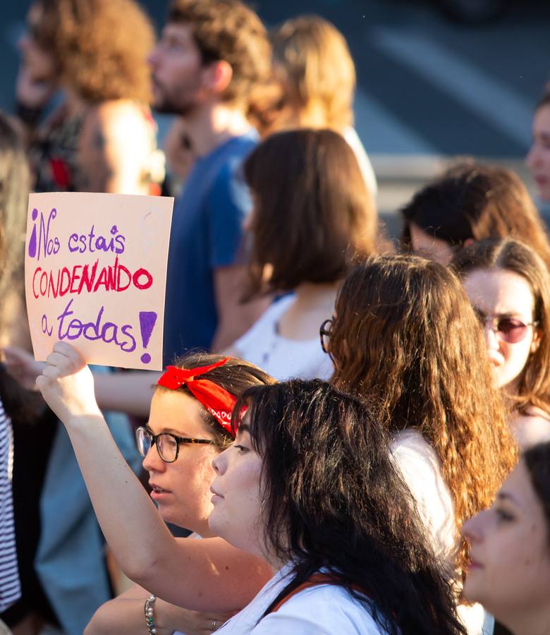 Fotos: Logroño se manifiesta contra la libertad de La Manada