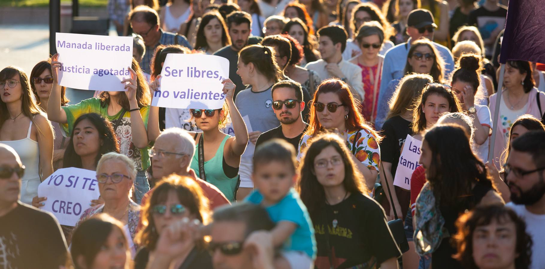 Fotos: Logroño se manifiesta contra la libertad de La Manada