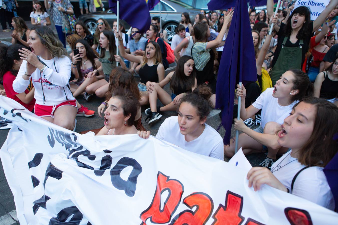 Fotos: Logroño se manifiesta contra la libertad de La Manada