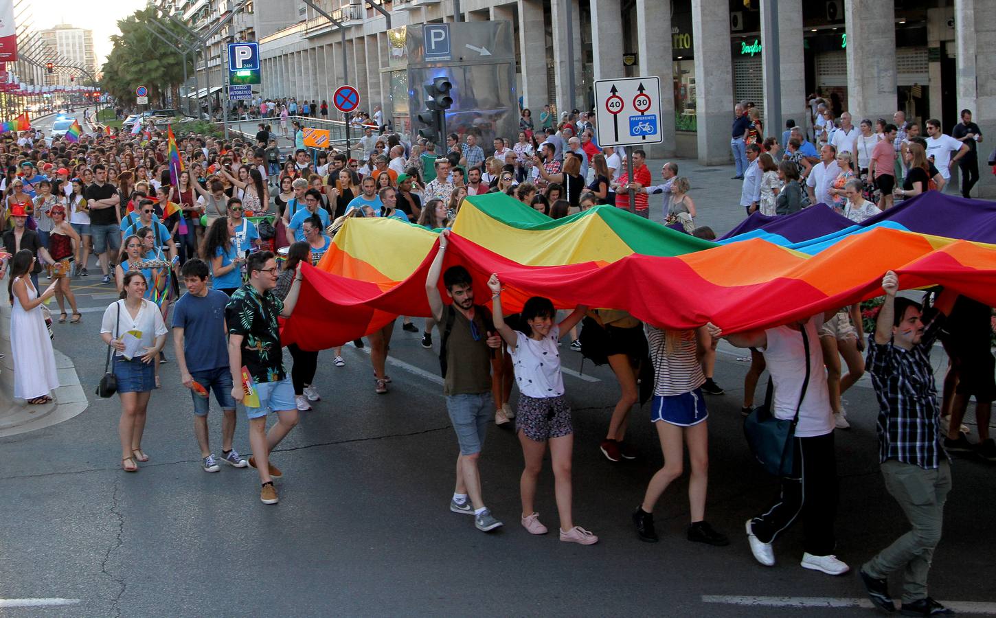 Fotos: Logroño se manifiesta por los derechos del colectivo LGTBI+